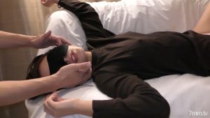 FC2-PPV-1207218 秋田美妻單手被硬棍刺穿-av8d