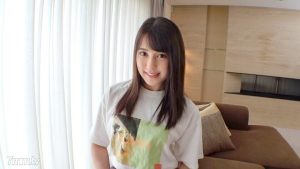 SIRO-4664發現了一個有偶像一樣漂亮臉蛋的活躍JD。少有遭遇和挫折的年輕美麗的身體，泛著白皙的肌膚，散發著淫蕩的光芒。-av8d