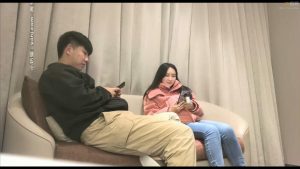 高顏值粉紅外套刺青萌妹 上位騎乘後入大力無套抽插-av8d