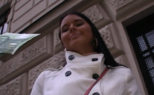 拥有完美身材的真正素人女孩终于同意在酒店房间选角-av8d