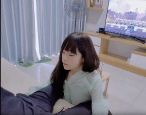 清純萌妹在男友打電動時誘惑他-av8d