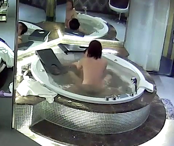 监控偷拍,精壮小伙和清纯的小女友连干三炮,体力是真不错呀-av8d