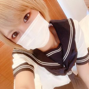 FC2-PPV-4739180 短髮美女玩弄老男人的雞巴，老男人簡直瘋了！他騎在她身上，把雞巴插進去，美女翹起臀部騎在他身上，然後爆發性地中出！-av8d