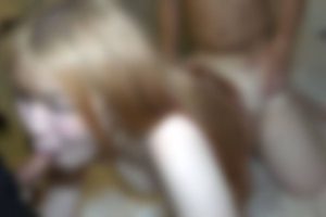 FC2-PPV-4741733無碼 大量潮吹，濕透三人行。-av8d