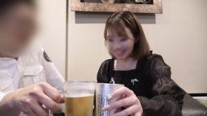 FC2-PPV-475135520歲學生我喜歡性愛偷偷溜出去，和性慾旺盛的打工女兒一起達到高潮！-av8d