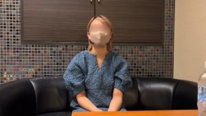 FC2-PPV-4751433 一位22歲的豐滿美髮師。 「等等，我做不到！不行！」她因前所未有的快感而困惑地尖叫，但她被猛烈地衝擊，並一次又一次地達到高潮。-av8d