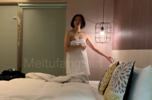 台灣約炮達人 非常漂亮的18歲護校學妹身材好皮膚嫩最後內射了 -av8d