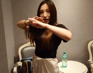 酒店約炮甜美的高中嫩妹沒想到是個石女怎麽幹都不出水最後只好讓她打出來-av8d