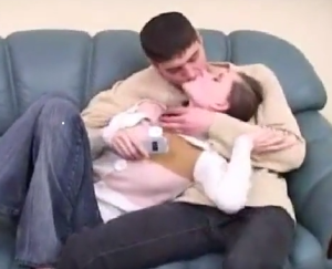 情侣正在亲热_被劫匪入室截胡了，当着男朋友的面强奸她女朋友_之前发过十几分钟的_这个是完整版-av8d