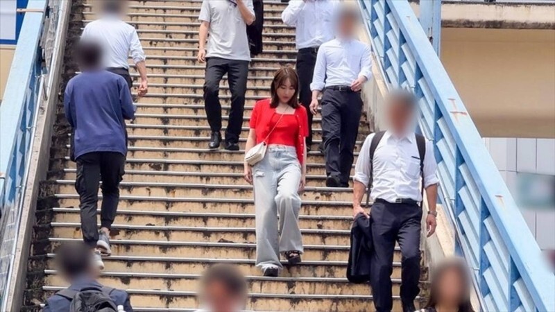 FC2-PPV-4802106 搭訕並拍攝一位胸部豐滿、超級可愛的女大學生+無碼內射作為獎勵-av8d