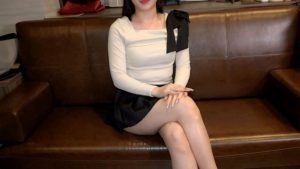 FC2-PPV-4804268 【無碼】一位身材高挑、四肢修長、容貌姣好、擁有傲人F罩杯的美女。她喜歡刺激的性愛方式，而且非常主動。-av8d