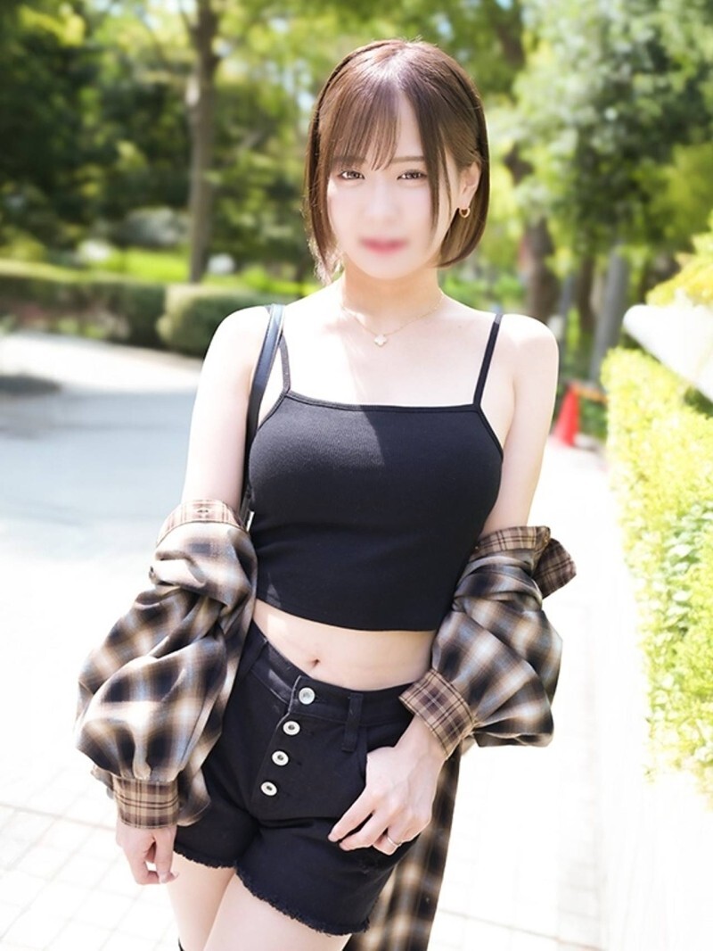 FC2-PPV-4815389 一位身材苗條、擁有美腿的29歲妻子，在3年後與她以前的性伴侶重逢，兩人進行了一場激烈的奶油派性愛（鳴海）-av8d