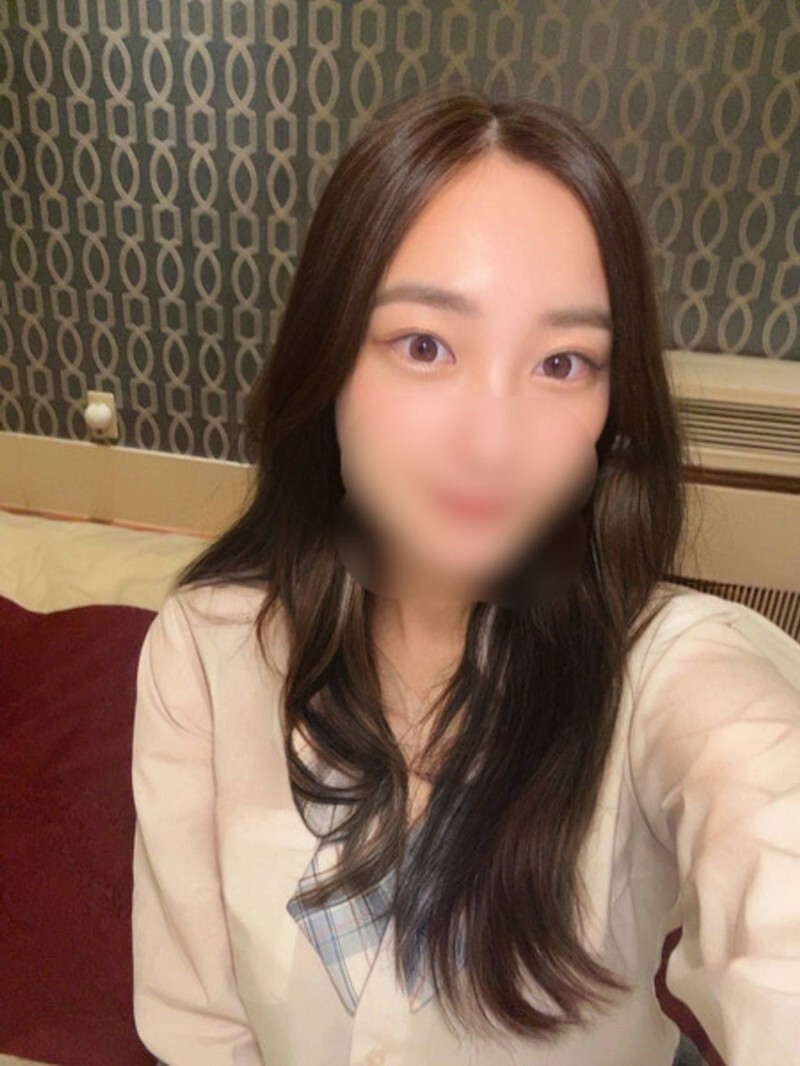 FC2-PPV-4819346 她美得走在街上都會被星探發現！她的第一次也是最後一次奶油派，吞精…我們保證她可愛到爆！ ！ ！-av8d