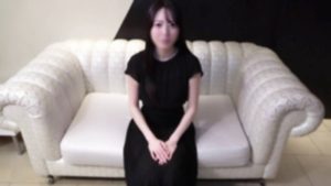 FC2-PPV-4869607 一位美麗、膚白貌美、身材苗條的鋼琴老師。她羞澀地泛起紅暈，散發出成熟的性感魅力，並發出動聽的呻吟聲。-av8d