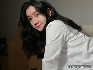 頂級白嫩模特【萌萌】，大尺度攝影，跟攝影師啪啪，絕美大白奶子，一線天美鮑，銷魂的表情誘人-av8d