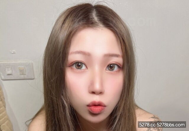 高顏值雪白巨乳女神【艾瑪Emma】打樁後入一對車大燈亂顫起飛-av8d