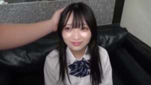 FC2-PPV-4867757 一段絕密影像顯示，一位美麗清純的偶像新人制服被一個骯髒男人的陰莖玷污！課程結束後，她美麗的身體和陰道充滿了大量的精液。-av8d
