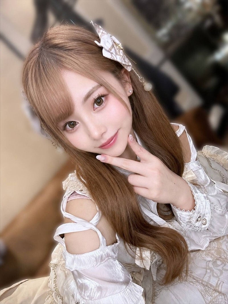 FC2-PPV-4904121 「18歲人氣爆棚的美艷coser」在FC2上驚艷亮相。罕見影片曝光其排卵期無保護性行為，時長1小時24分鐘。-av8d