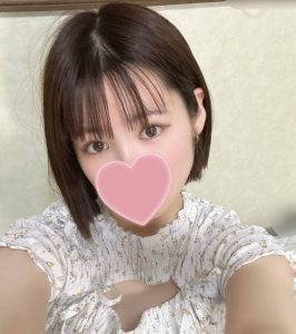 FC2-PPV-4904990 一個可愛又害羞、天真的19歲女孩！她很容易被說服，順從地接受了安排，並獻出了她的第一次無保護性行為-av8d