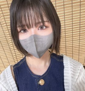 FC2-PPV-4919764 一位超級可愛、天真無邪的19歲女孩，經驗極少♡ 她害羞又極其敏感的身體被刺激，最後被射了一臉♡ 附贈額外花絮-av8d