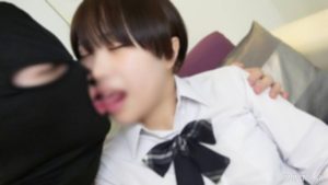 FC2-PPV-4932658 一位報考早稻田大學的19歲女孩，曾在東京一家麵館打工。濃縮精油增強Q彈肌膚。-av8d